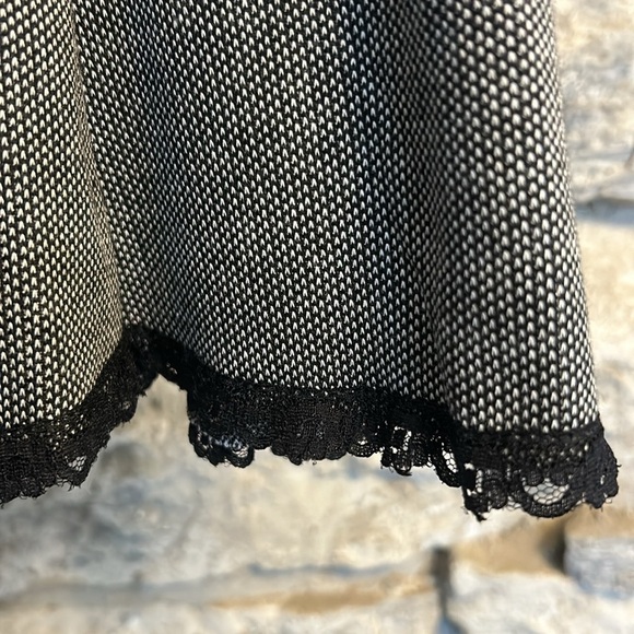 Skirt with Black Lace Trim - Picture 4 of 7